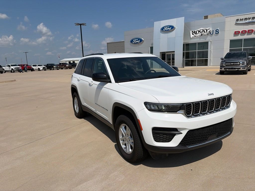 Used 2025 Jeep Grand Cherokee Laredo SUV