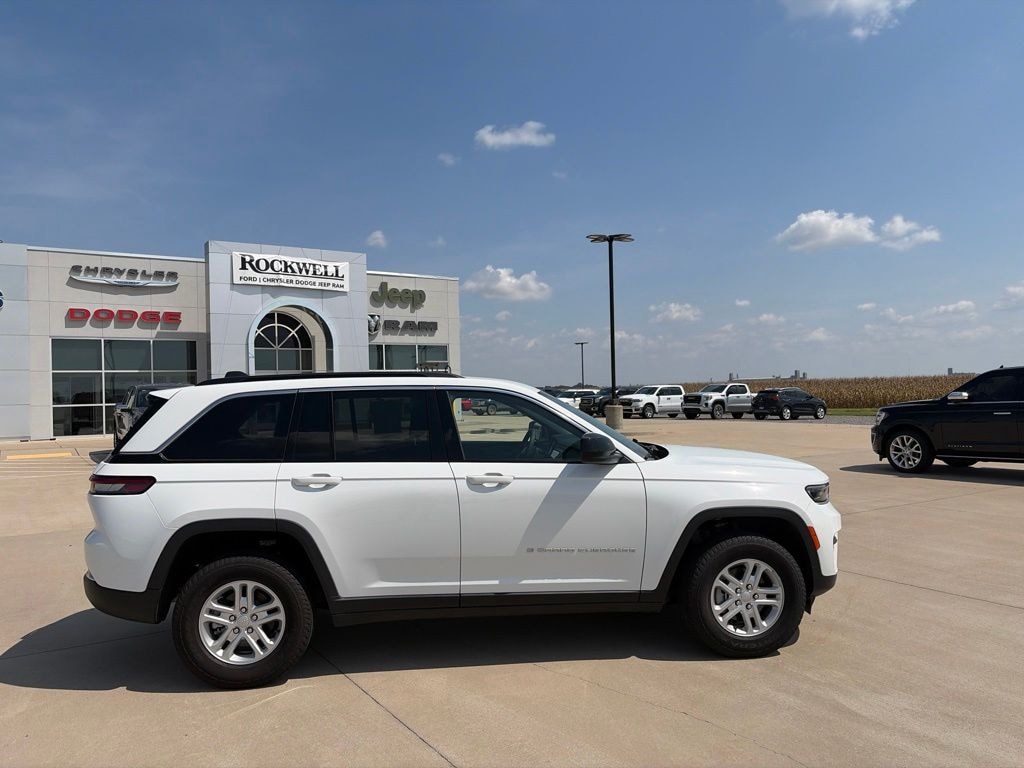 Used 2025 Jeep Grand Cherokee Laredo SUV