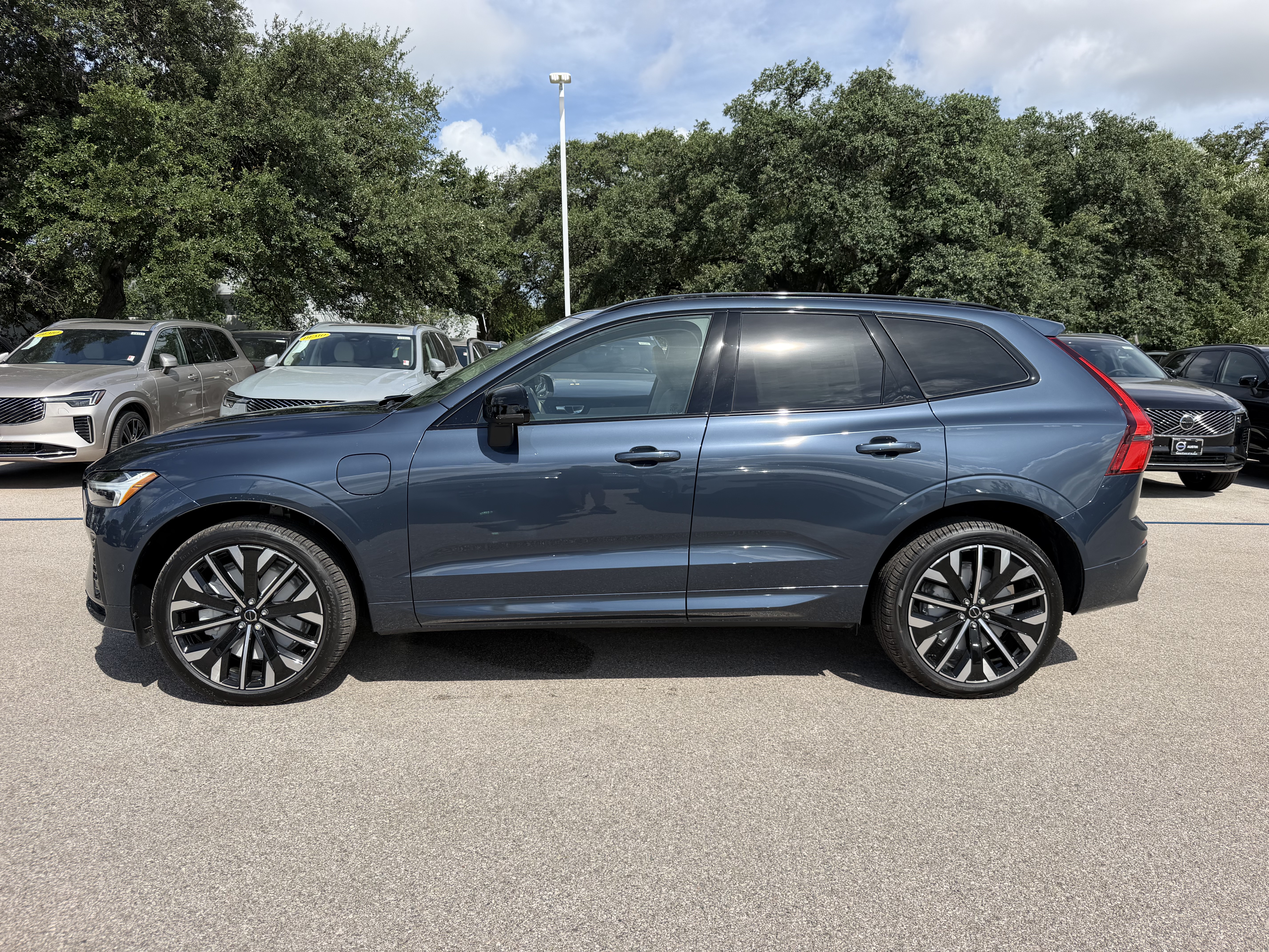 New 2026 Volvo XC60 plug-in hybrid T8 Ultra SUV