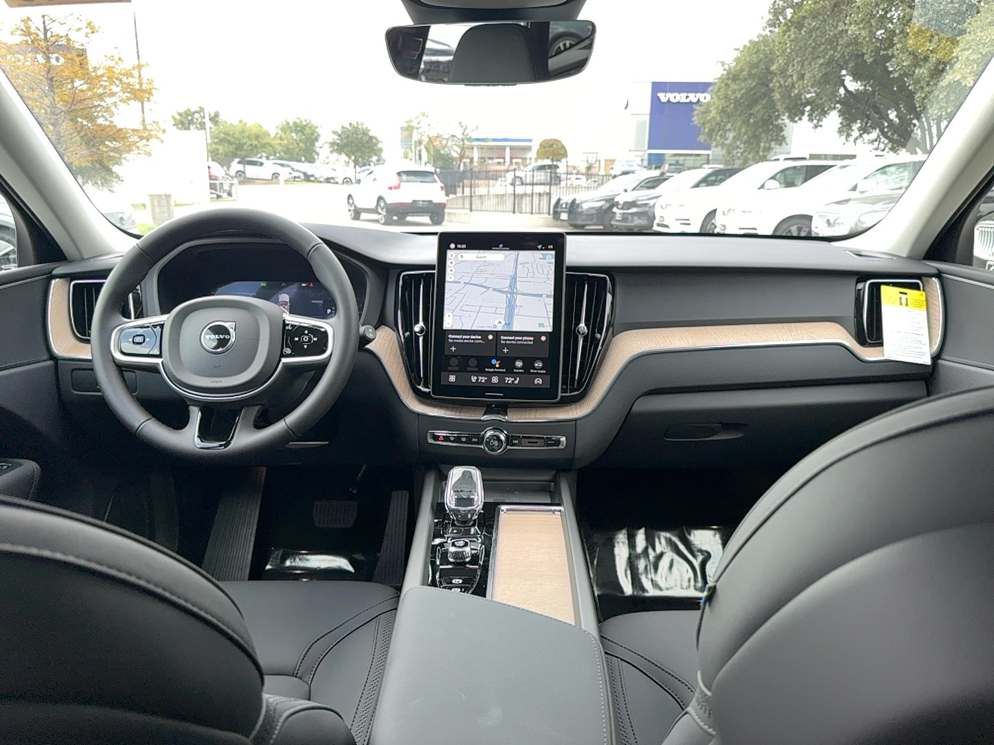 2026 Volvo XC60 Plus - Photo 18