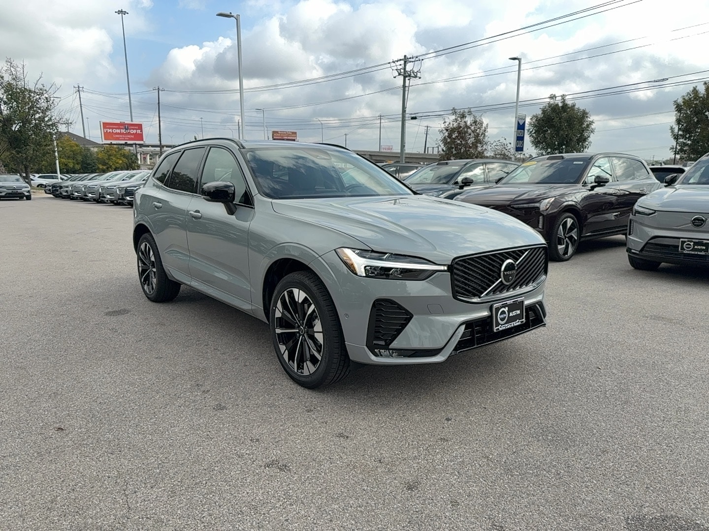 2026 Volvo XC60 Plus - Photo 8