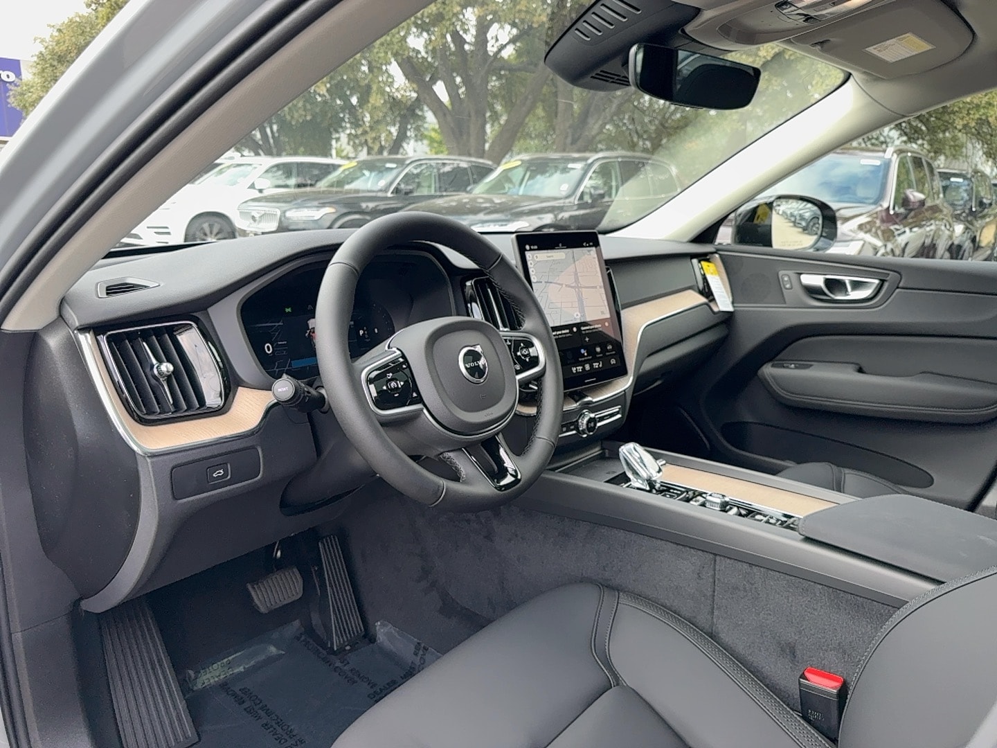 2026 Volvo XC60 Plus - Photo 11