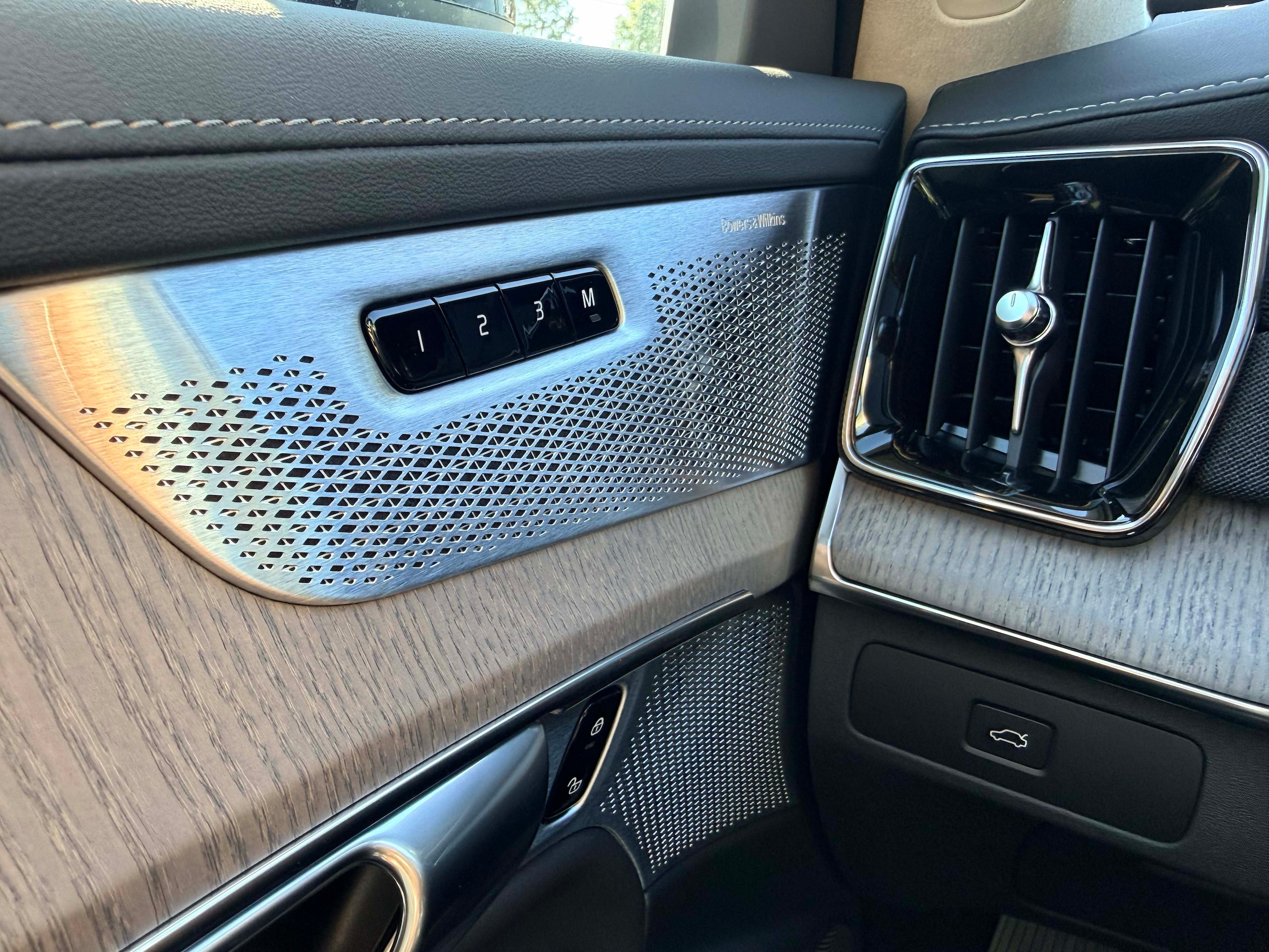 2026 Volvo XC90 Ultra - Photo 17