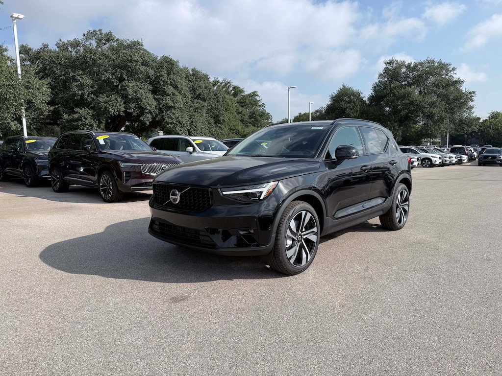 New 2026 Volvo XC40 B5 Ultra SUV