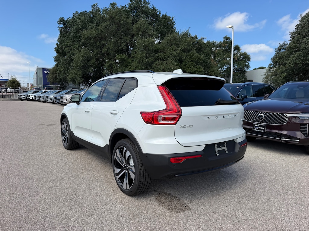 New 2026 Volvo XC40 B5 Ultra SUV