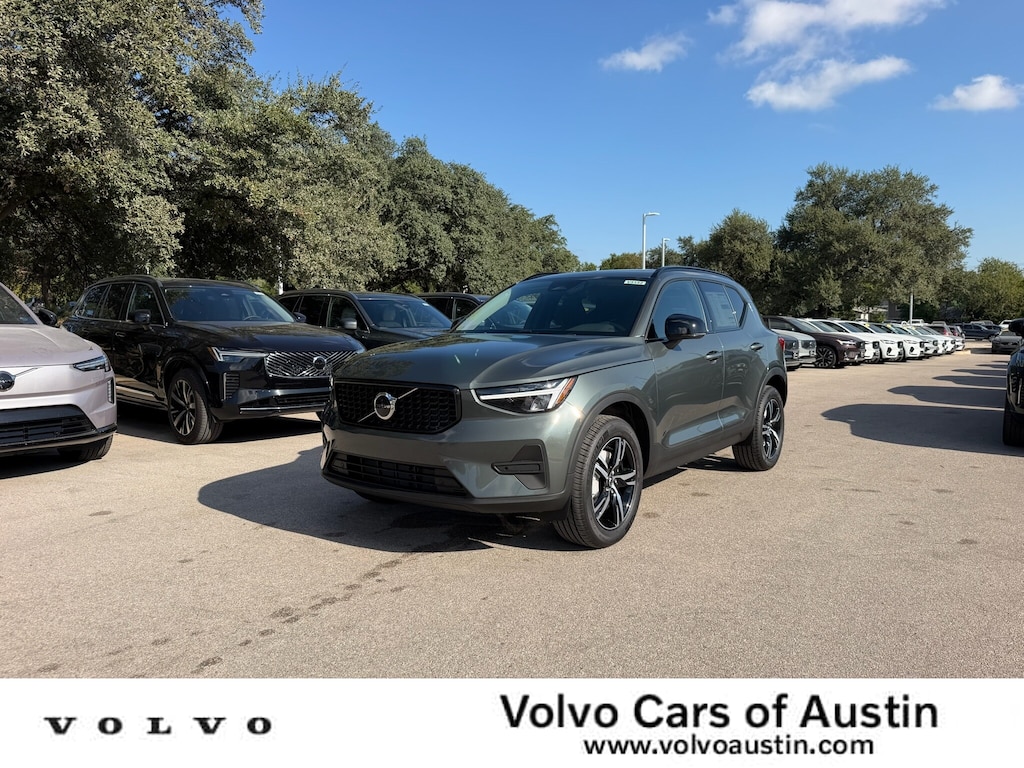 New 2026 Volvo XC40 B4 Core SUV