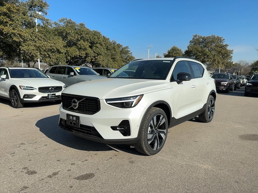 New 2026 Volvo XC40 B5 Ultra SUV