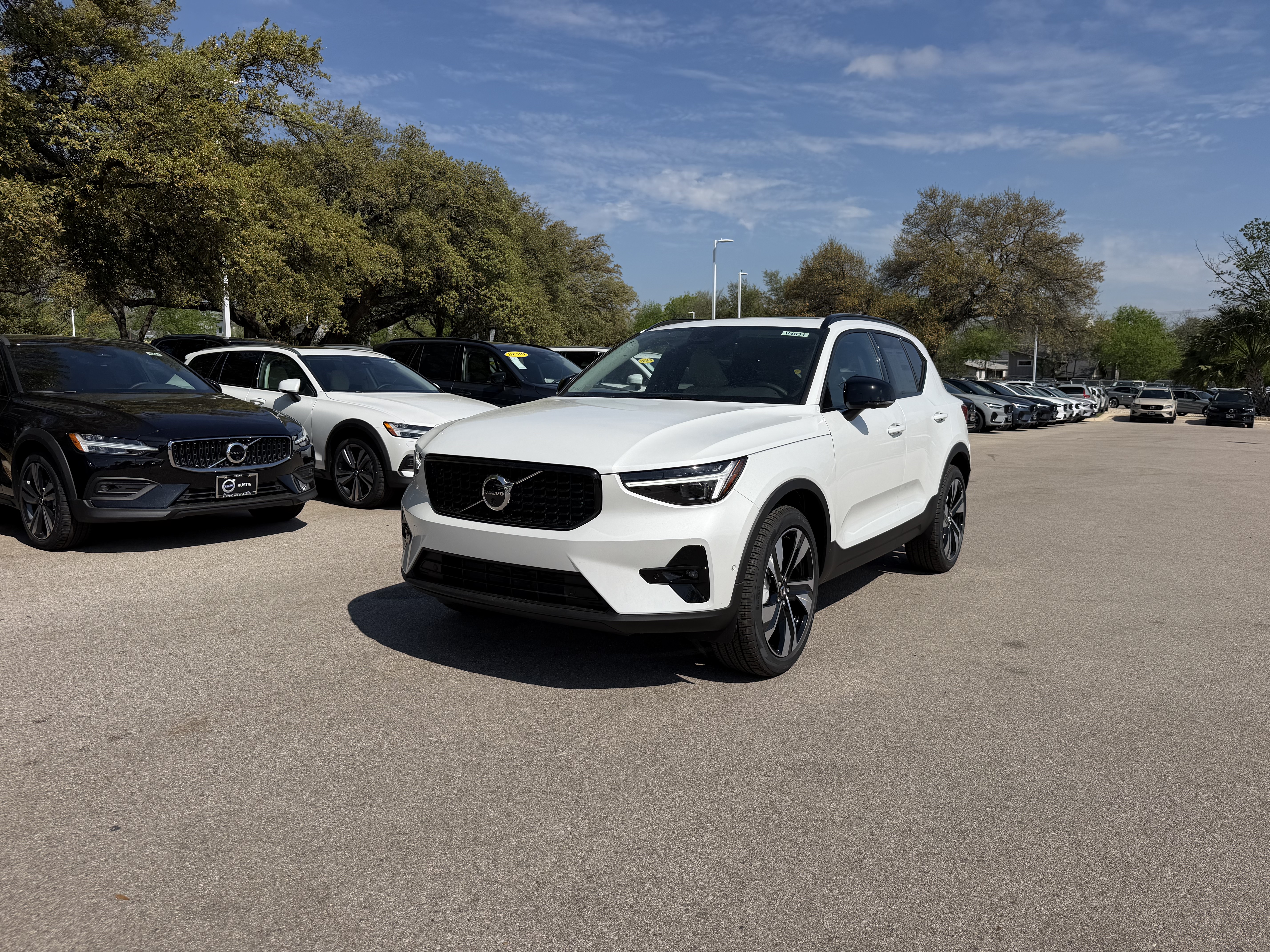 New 2026 Volvo XC40 B5 Ultra SUV