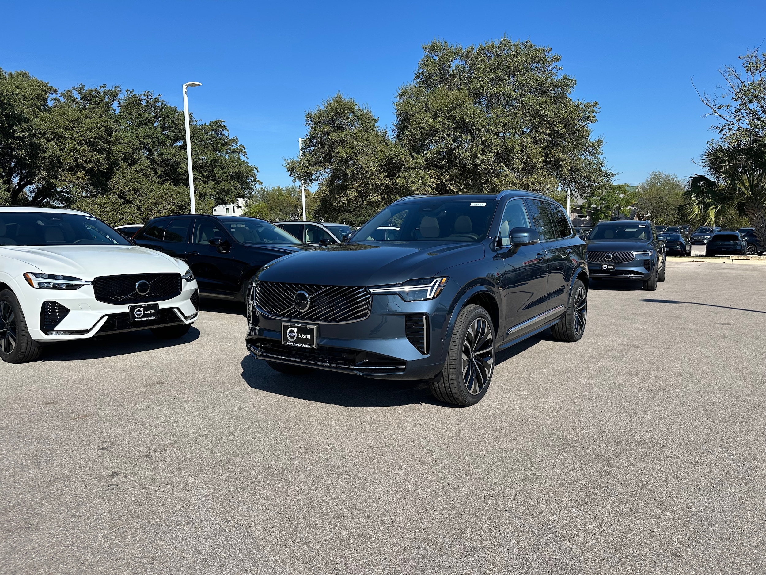 2026 Volvo XC90 Plus - Photo 3