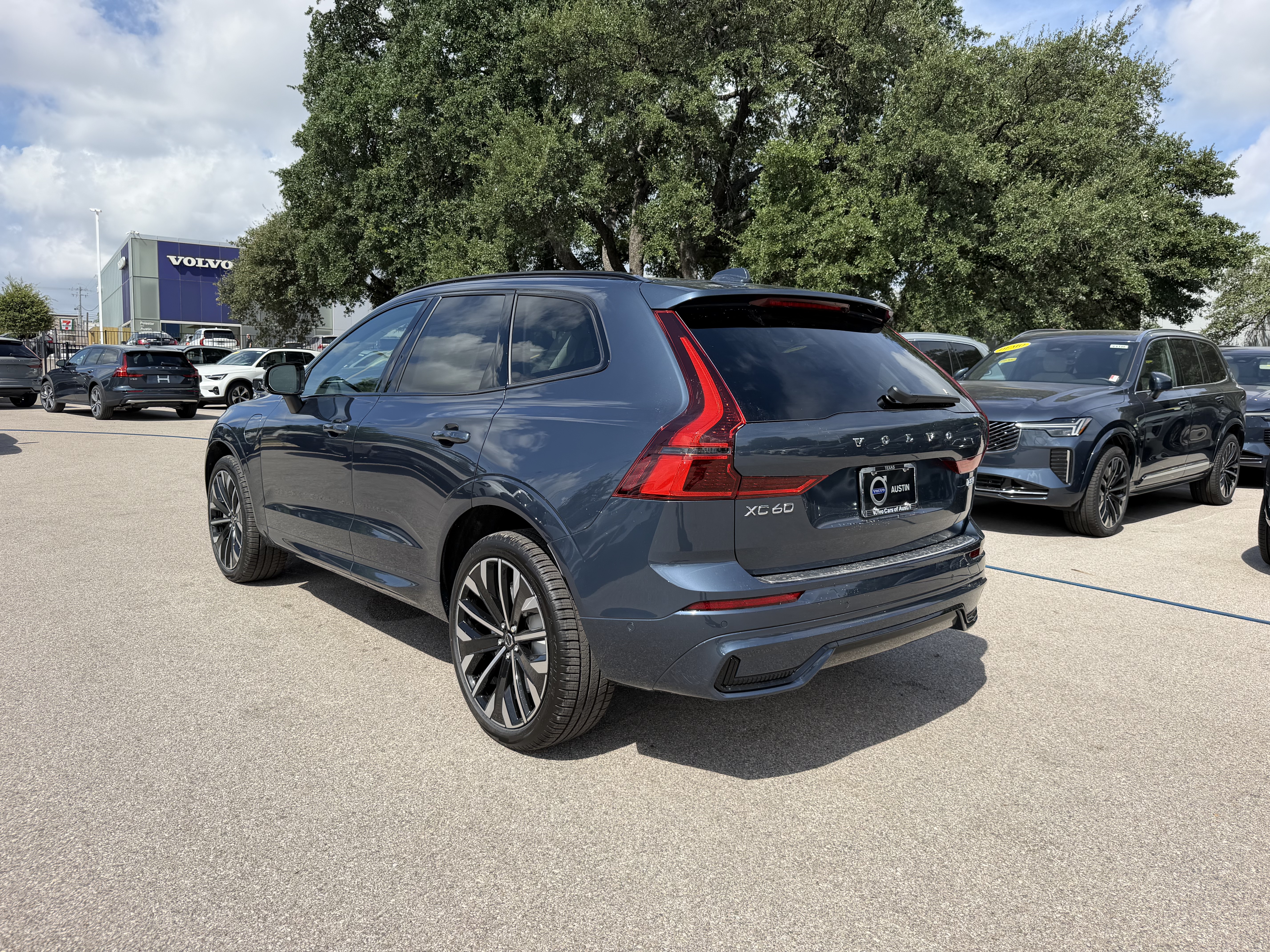 New 2026 Volvo XC60 plug-in hybrid T8 Ultra SUV