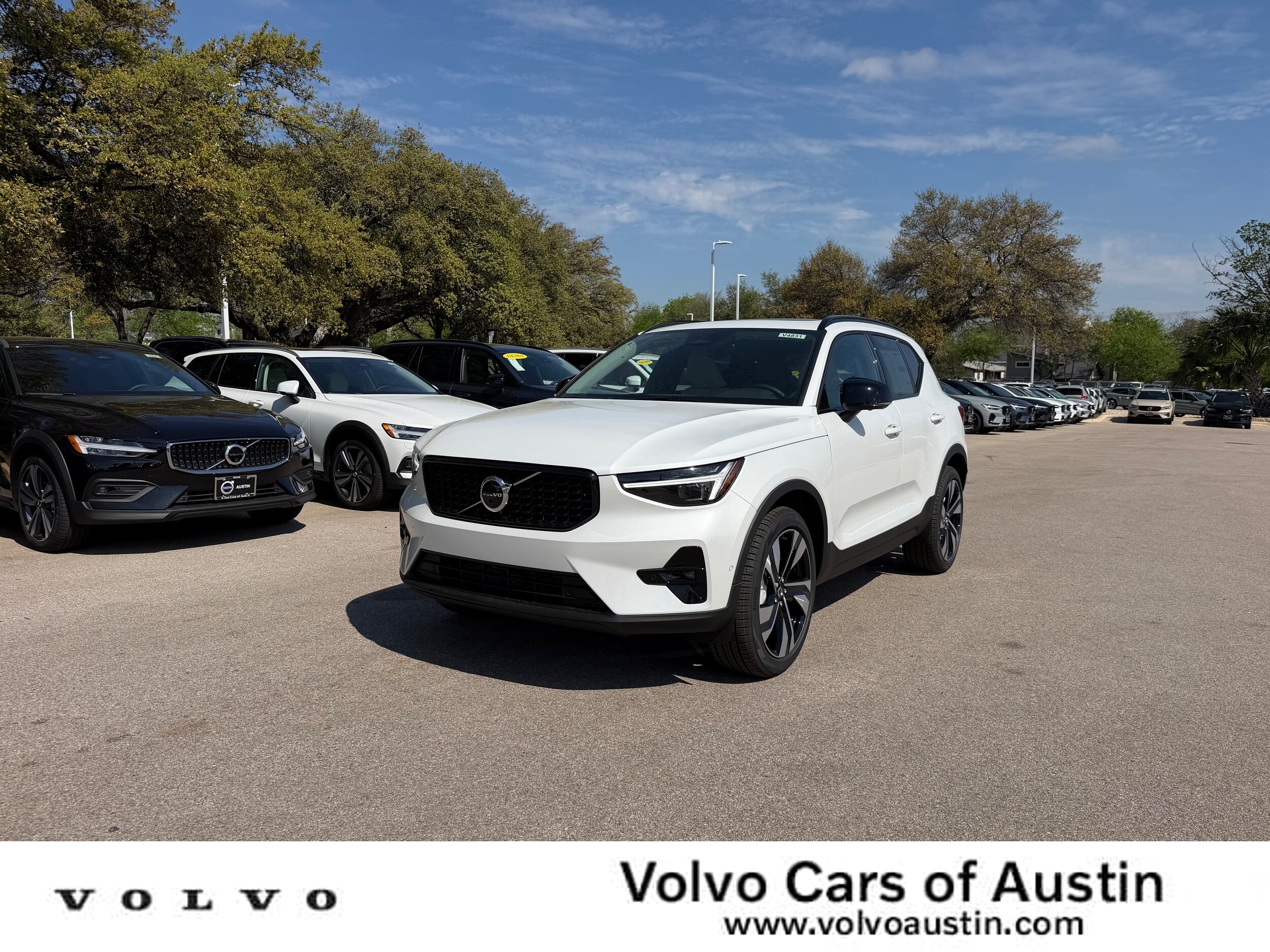 New 2026 Volvo XC40 B5 Ultra SUV