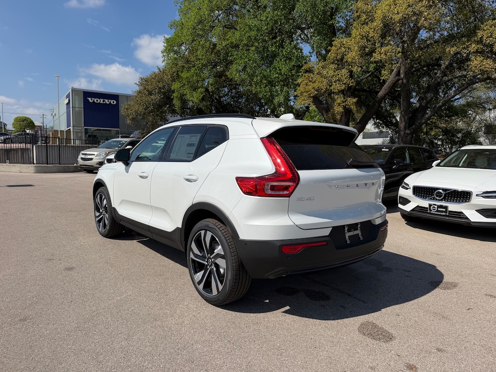 New 2026 Volvo XC40 B5 Ultra SUV