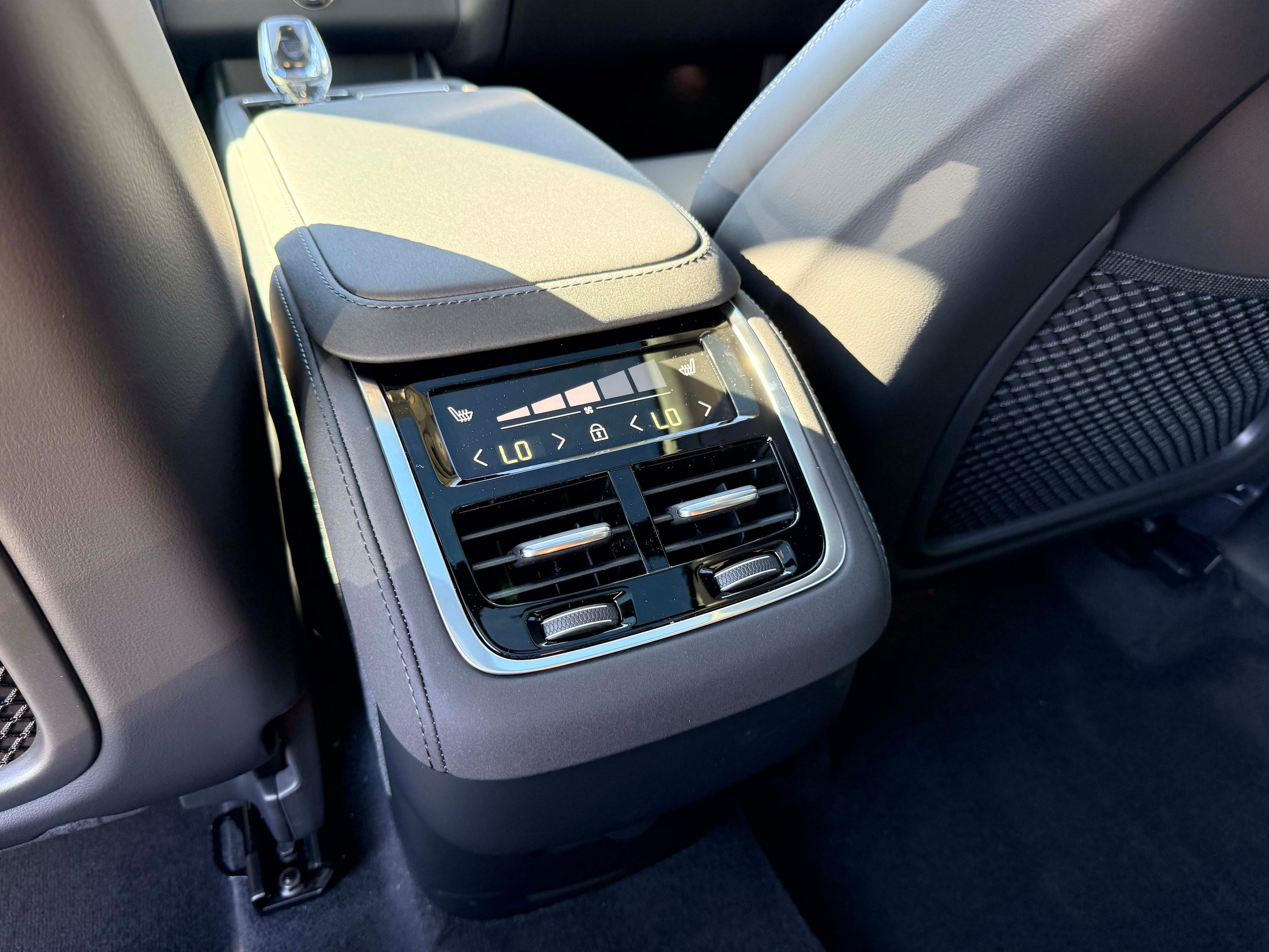 2026 Volvo XC90 Ultra - Photo 15