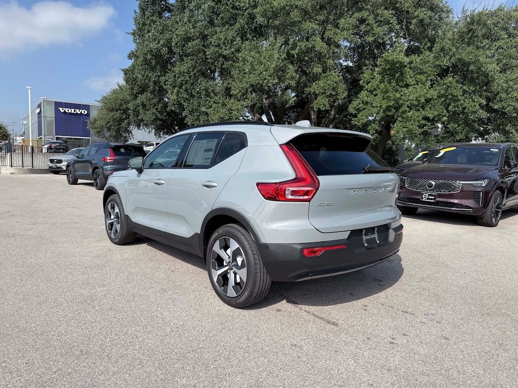New 2026 Volvo XC40 B5 Plus SUV