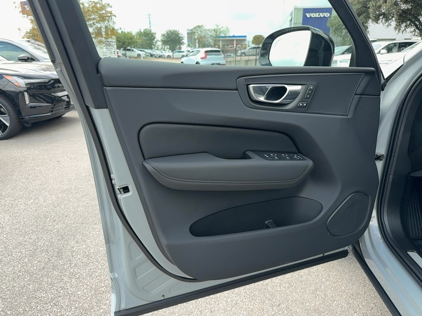2026 Volvo XC60 Plus - Photo 12