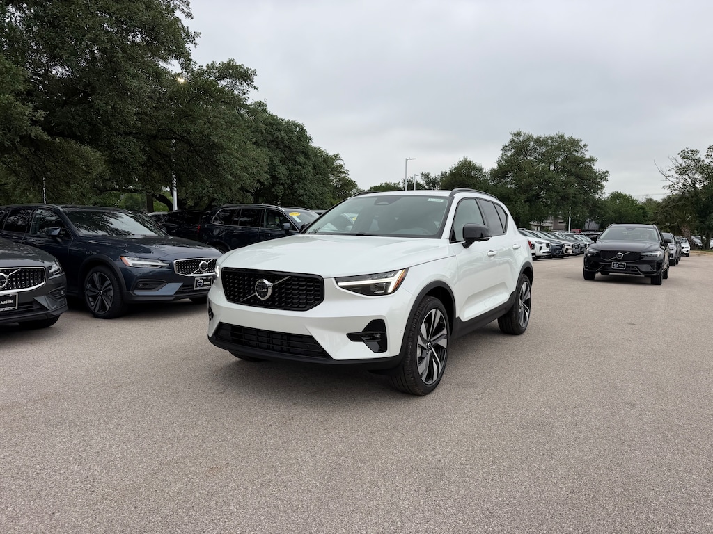New 2026 Volvo XC40 B5 Plus SUV