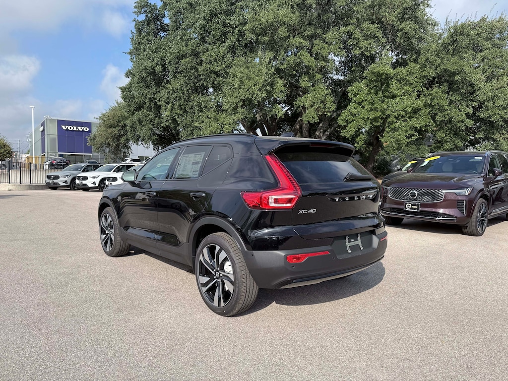New 2026 Volvo XC40 B5 Ultra SUV