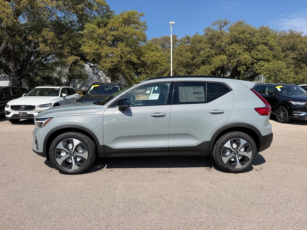 New 2026 Volvo XC40 B5 Plus SUV