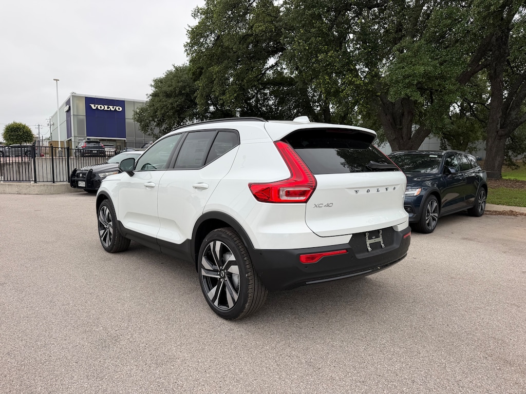 New 2026 Volvo XC40 B5 Plus SUV