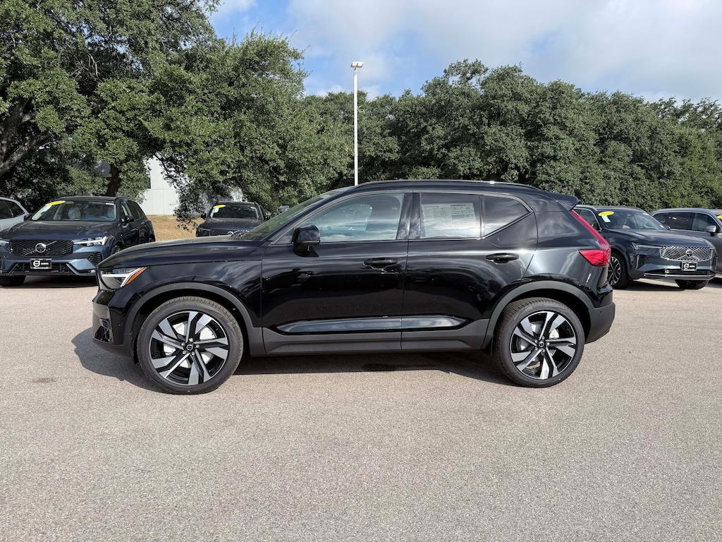 New 2026 Volvo XC40 B5 Ultra SUV