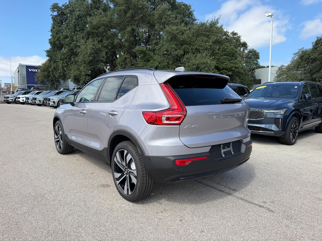 New 2026 Volvo XC40 B5 Ultra SUV