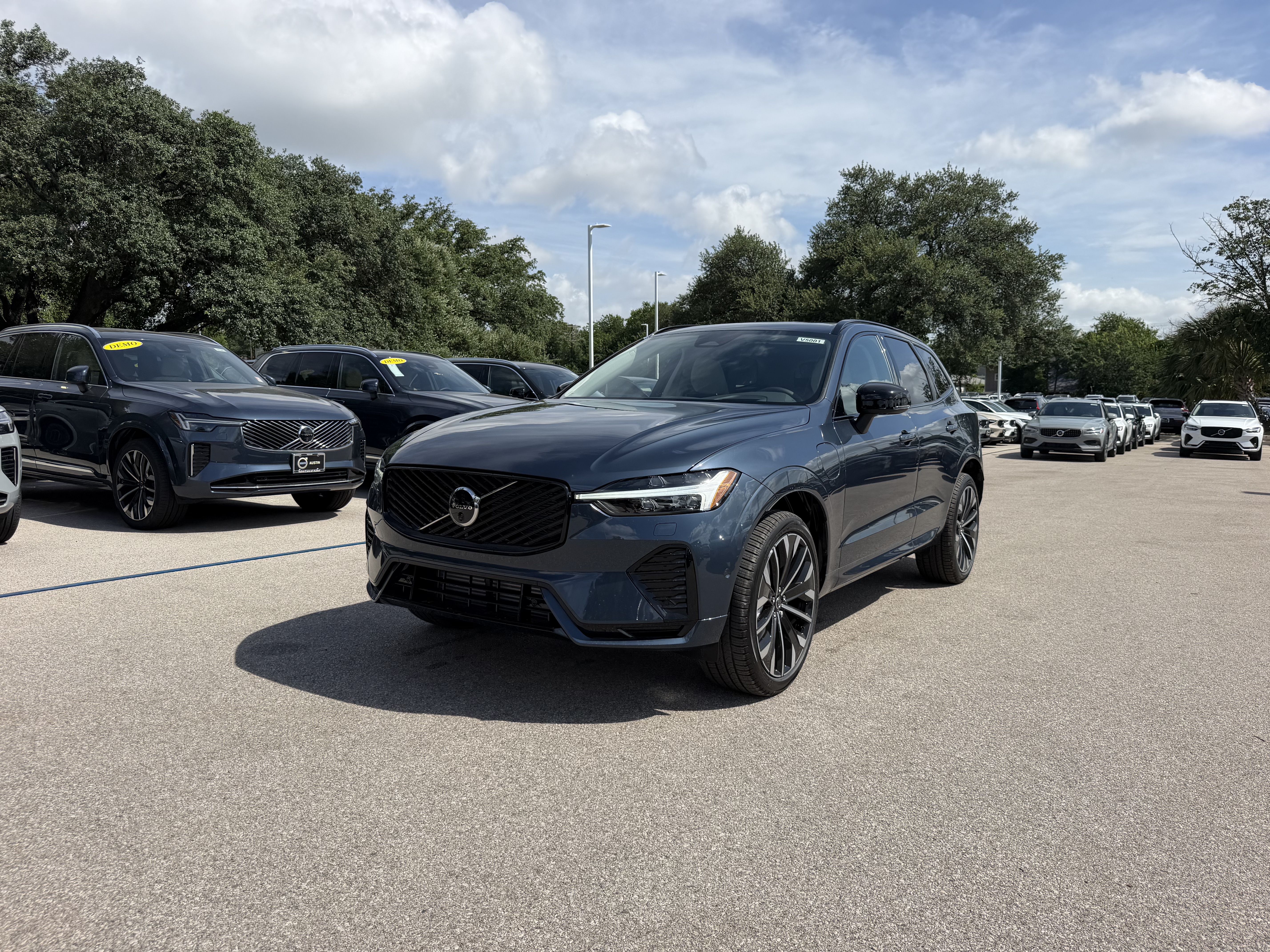 New 2026 Volvo XC60 plug-in hybrid T8 Ultra SUV