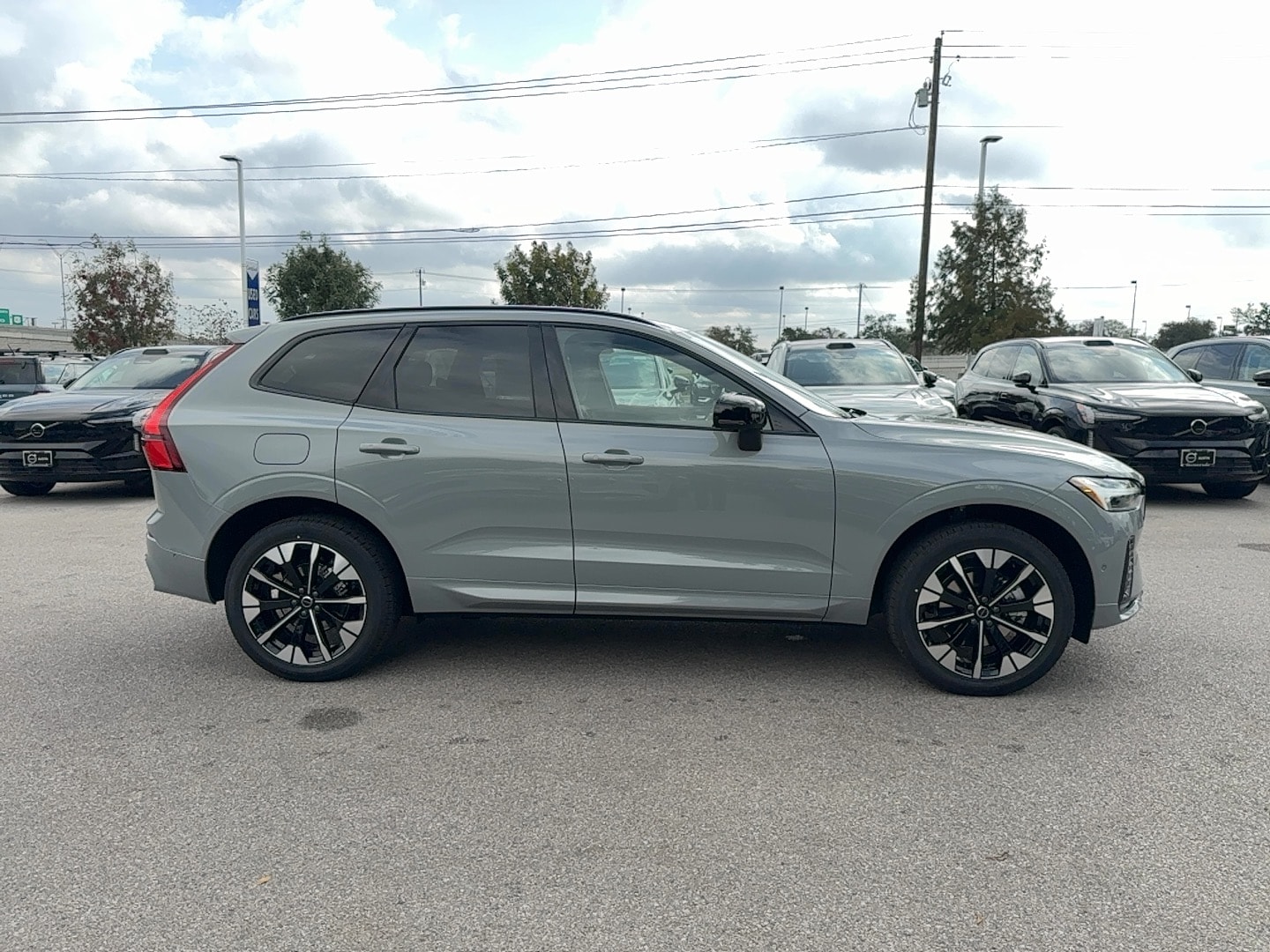 2026 Volvo XC60 Plus - Photo 7