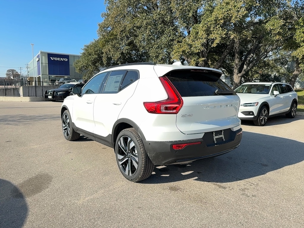 New 2026 Volvo XC40 B5 Ultra SUV