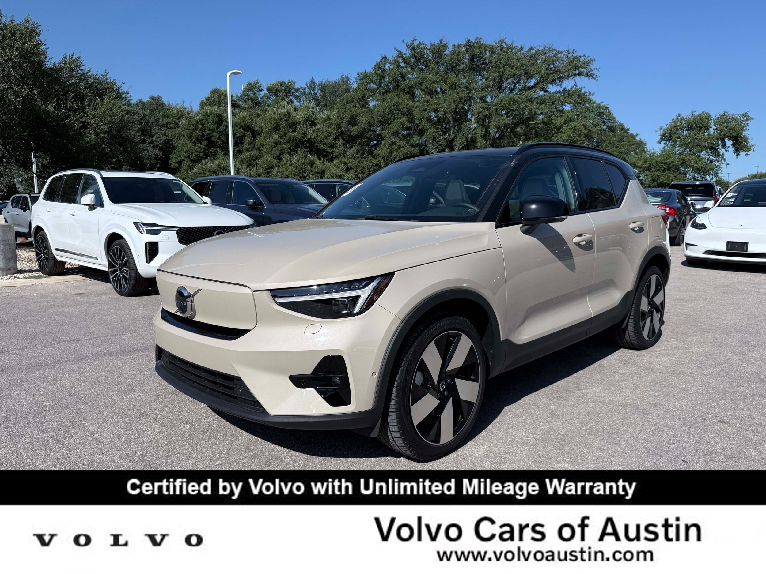 2025 Volvo EX40