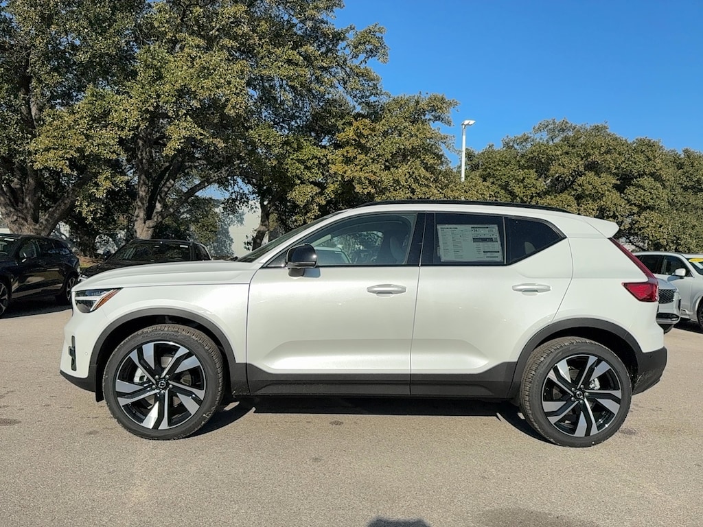New 2026 Volvo XC40 B5 Ultra SUV