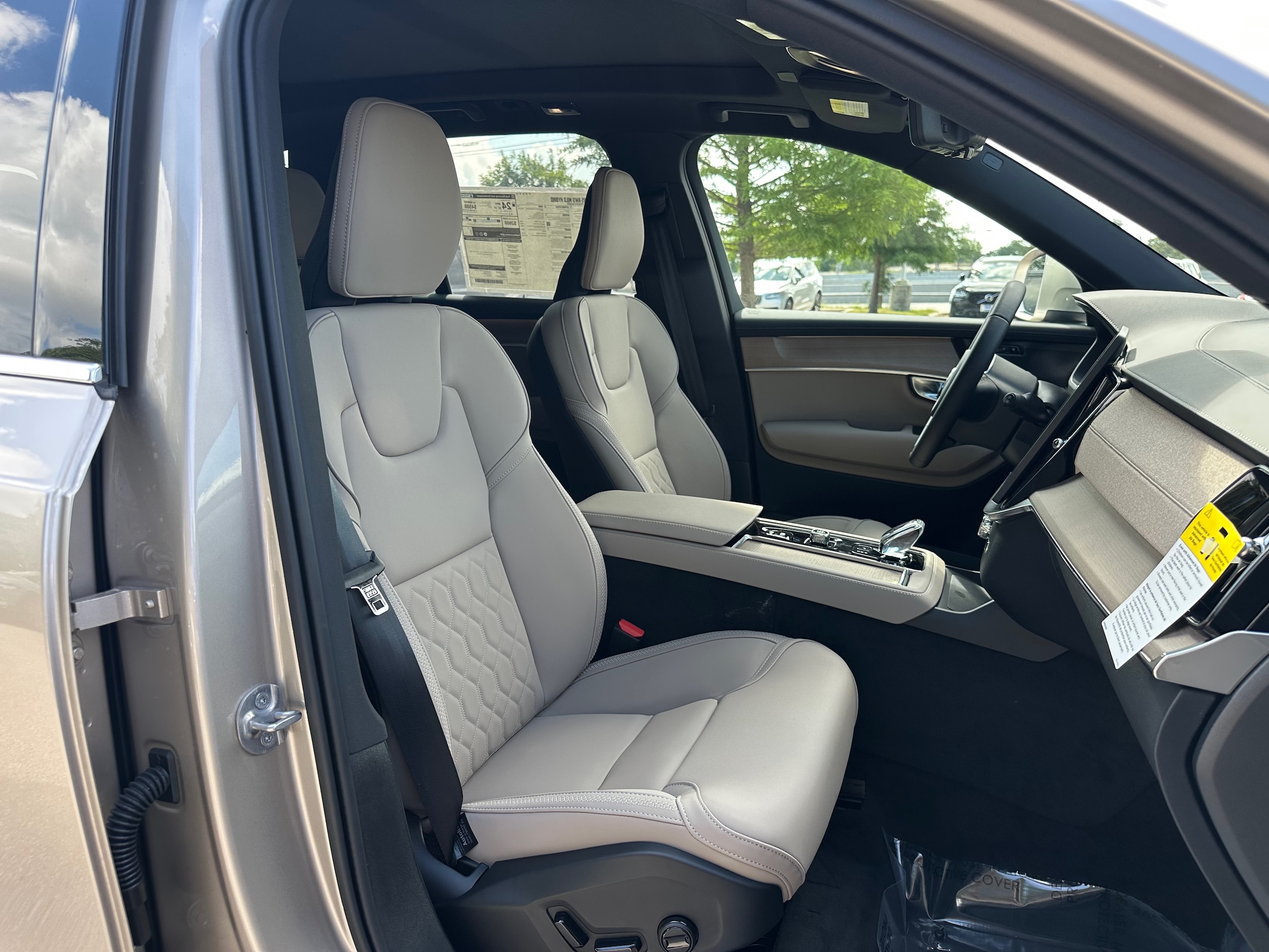 2026 Volvo XC90 Plus - Photo 8