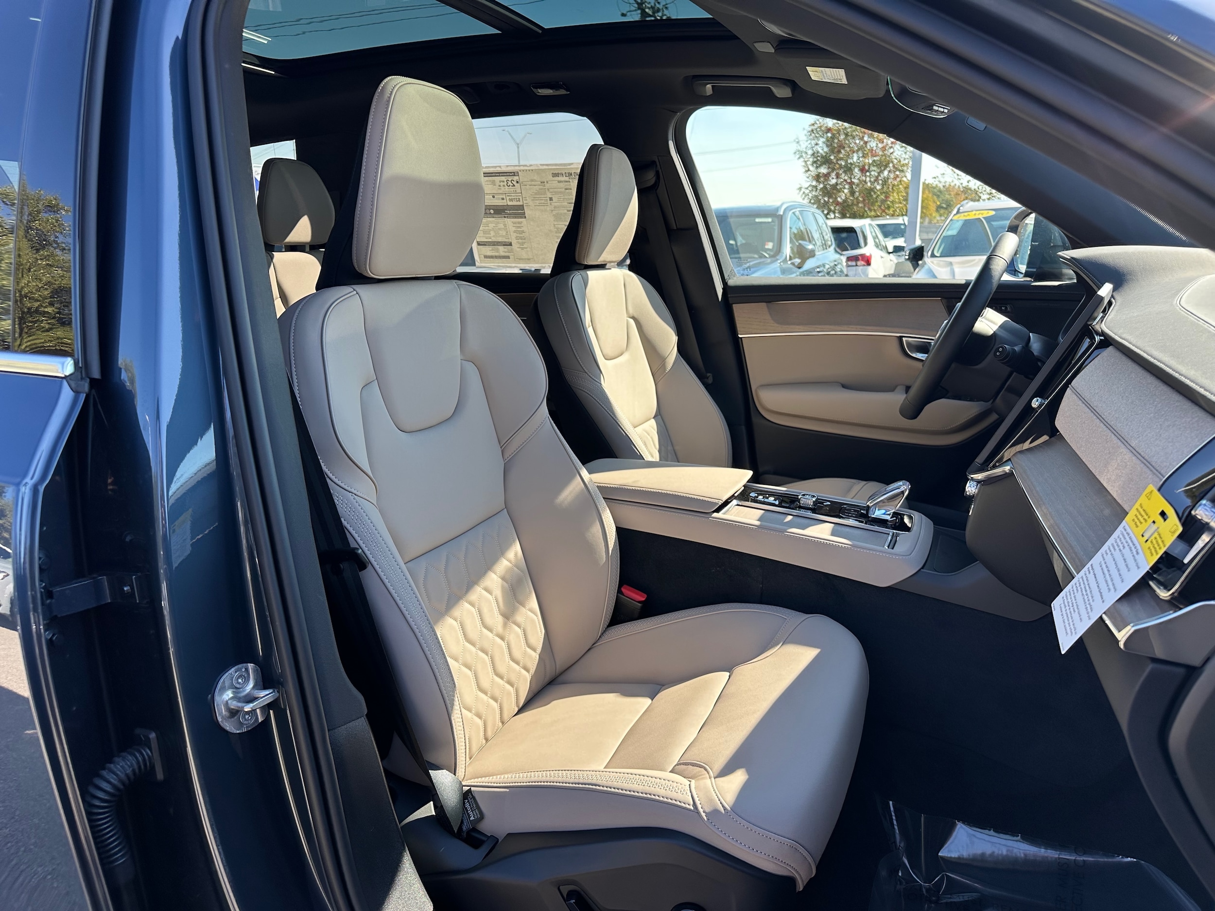 2026 Volvo XC90 Plus - Photo 9