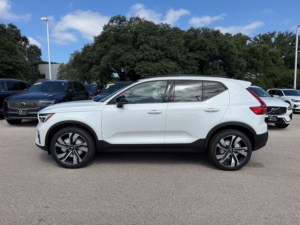 New 2026 Volvo XC40 B5 Ultra SUV