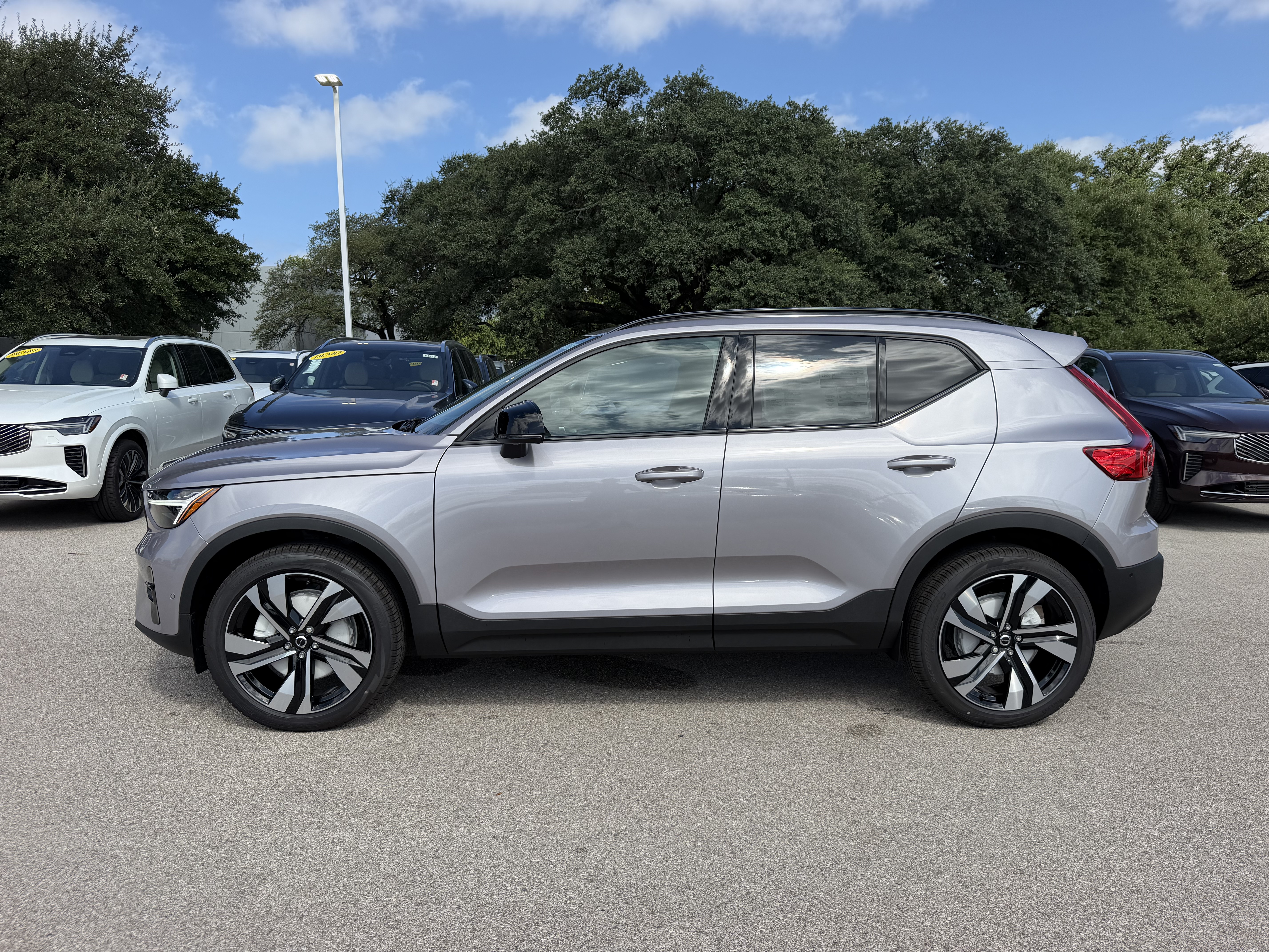 New 2026 Volvo XC40 B5 Ultra SUV