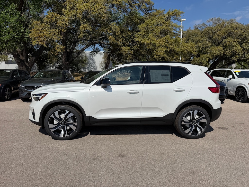 New 2026 Volvo XC40 B5 Ultra SUV