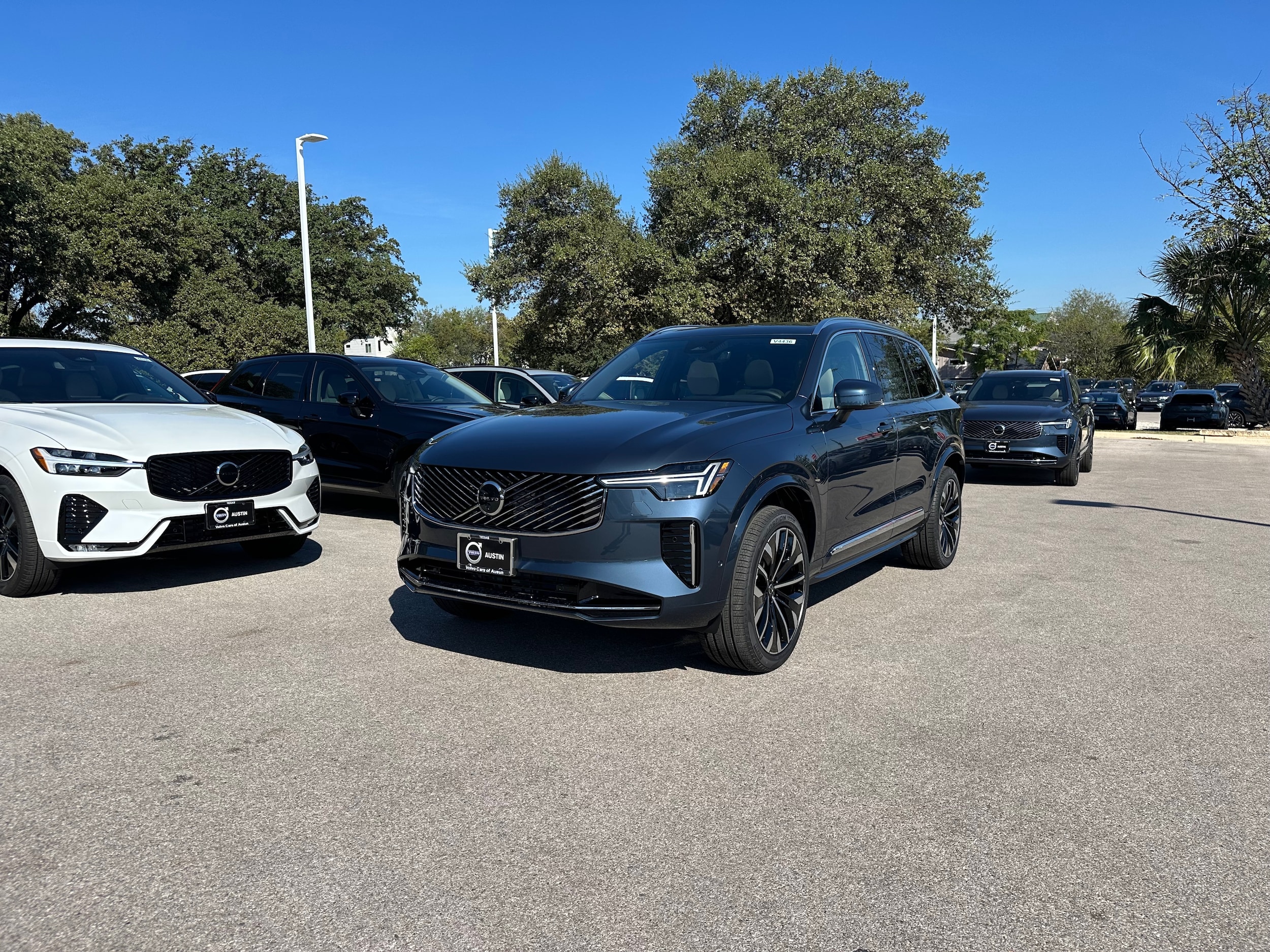 2026 Volvo XC90 Plus - Photo 2