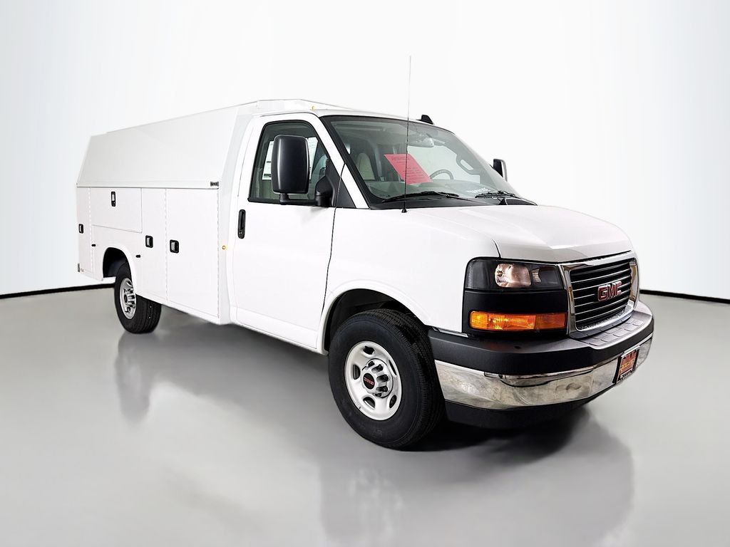 2025 GMC Savana Cutaway Work Van