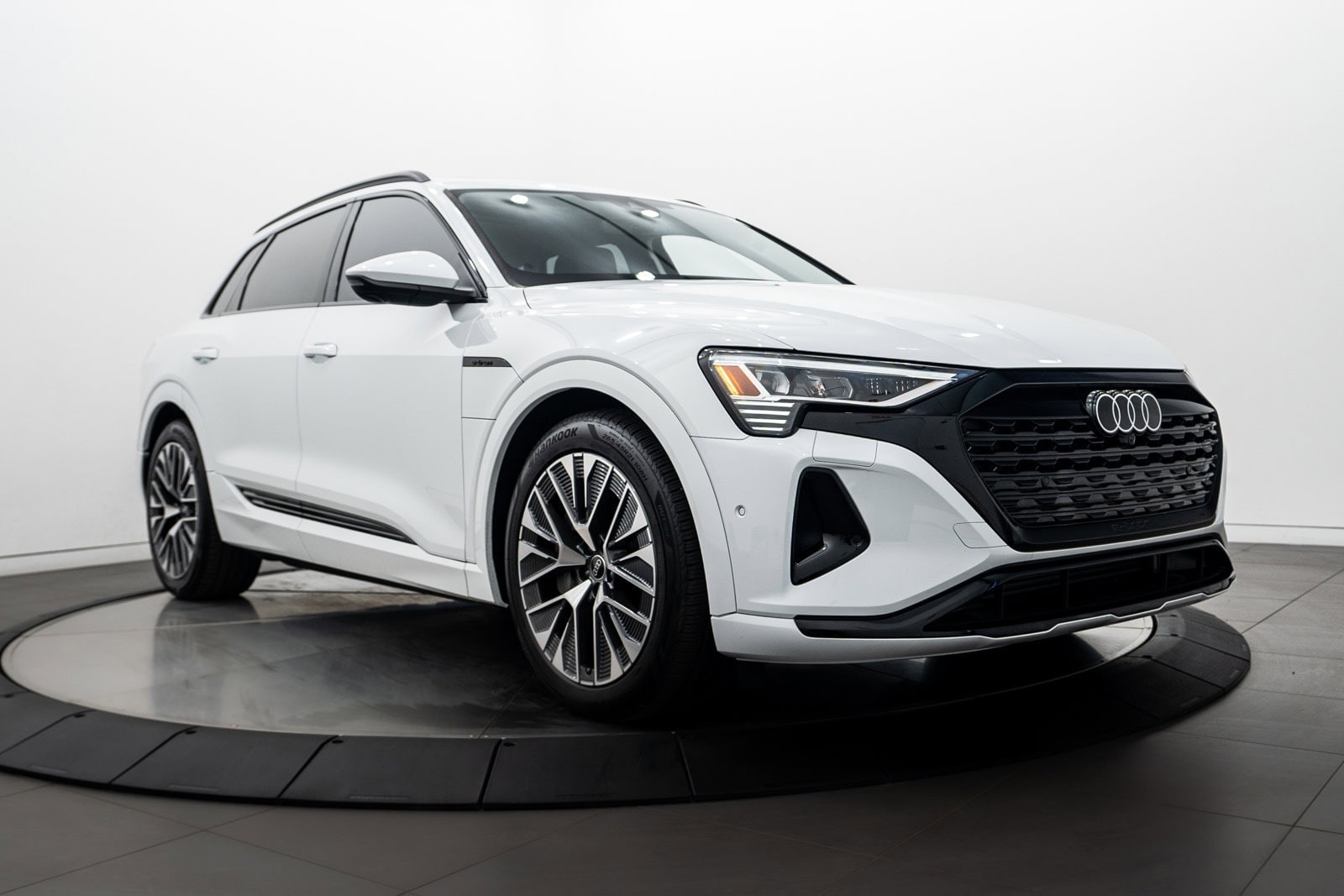 2024 Audi Q8 e-tron