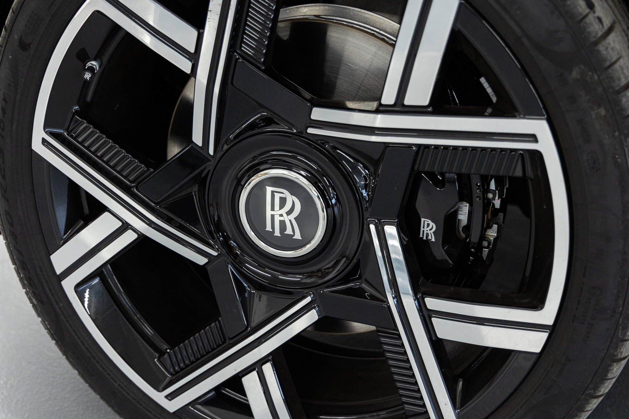 2026 Rolls-Royce Cullinan Black Badge - Photo 15