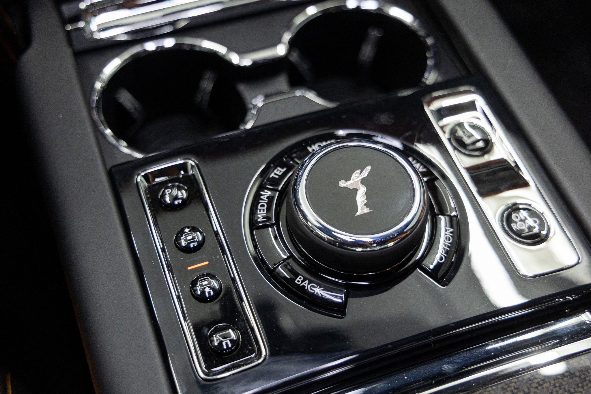 2026 Rolls-Royce Cullinan Black Badge - Photo 30