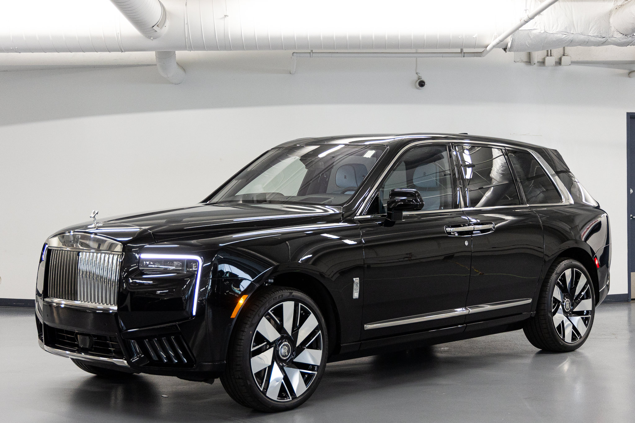 2027 Rolls-Royce Cullinan Base