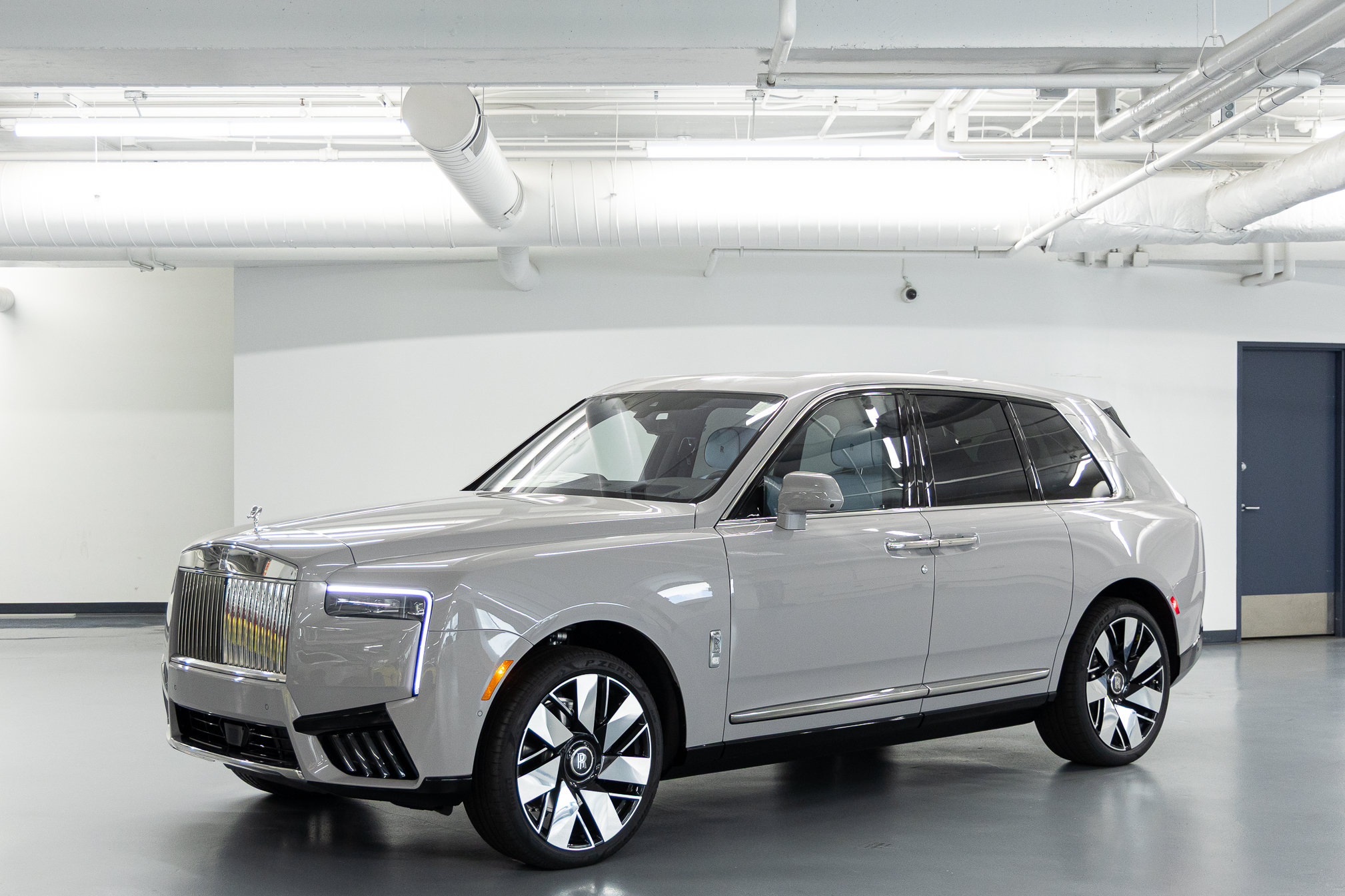2027 Rolls-Royce Cullinan Base