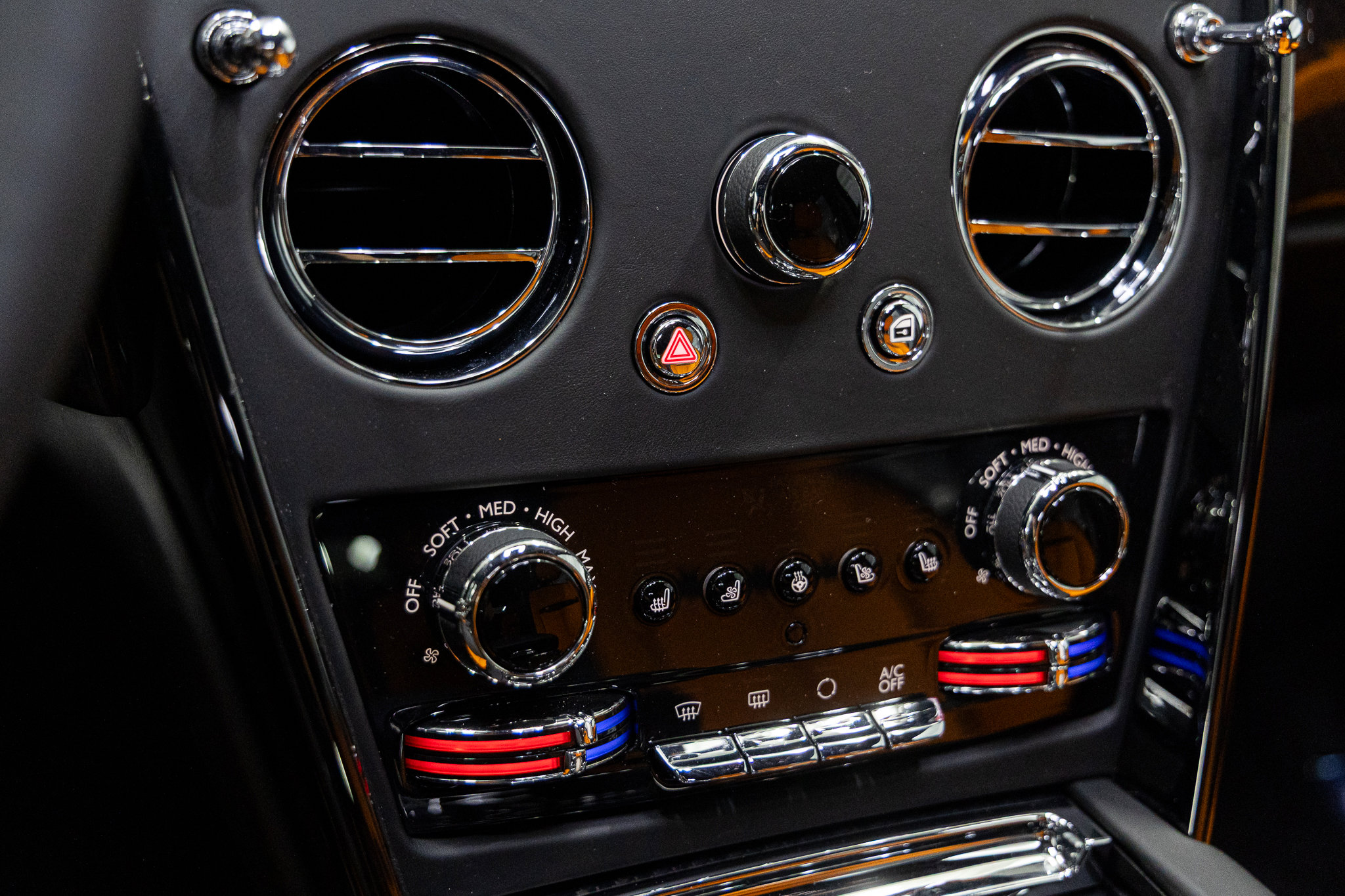 2026 Rolls-Royce Cullinan Black Badge - Photo 33