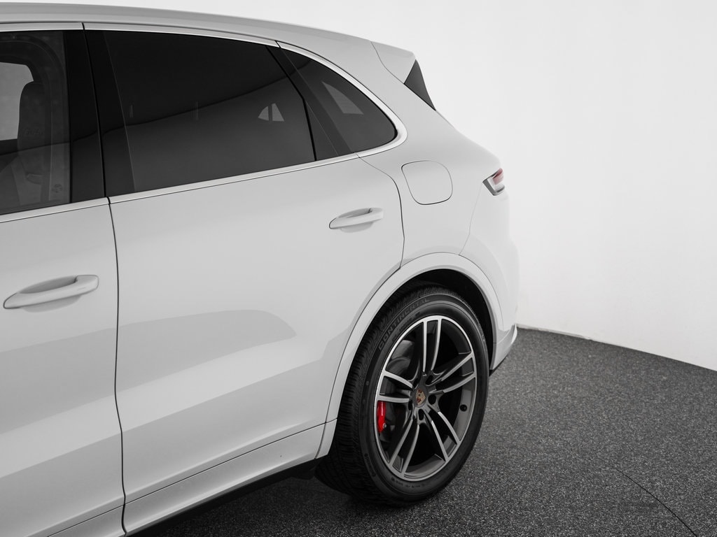 2024 Porsche Cayenne Turbo E-Hybrid - Photo 45