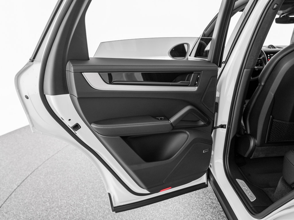 2024 Porsche Cayenne Turbo E-Hybrid - Photo 26