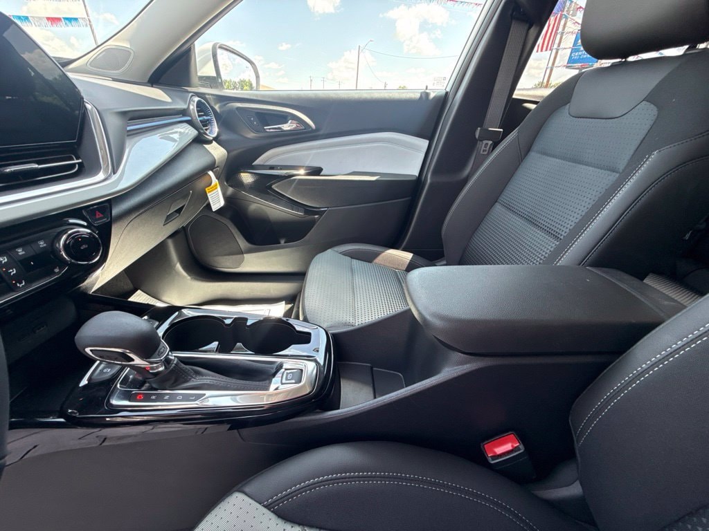 2026 Chevrolet Trax LT - Photo 17