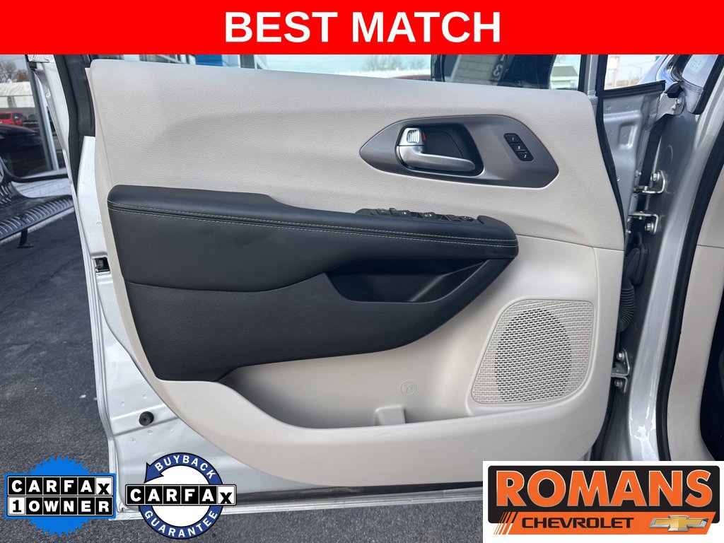 2024 Chrysler Pacifica Touring L - Photo 11