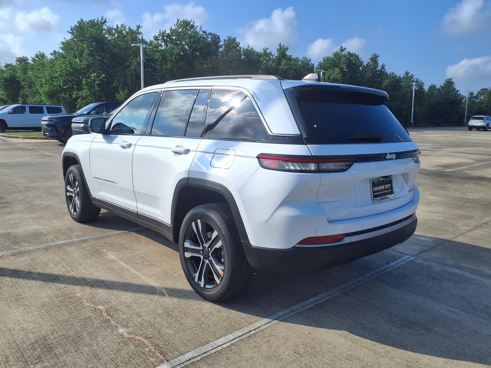 New 2027 Jeep Grand Cherokee LIMITED 4X2 Sport Utility