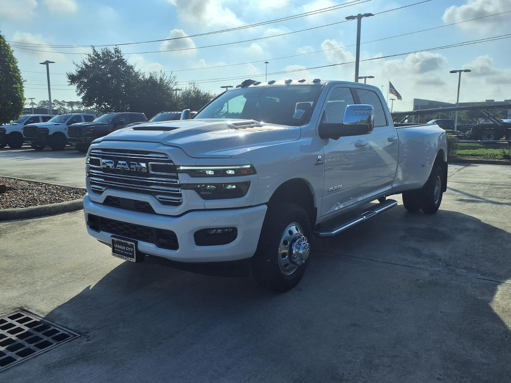 New 2027 Ram 3500 LARAMIE CREW CAB 4X4 8' BOX Pickup