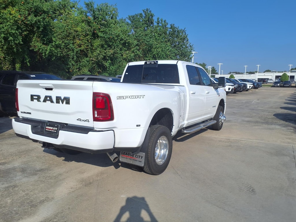 New 2027 Ram 3500 LARAMIE CREW CAB 4X4 8' BOX Pickup